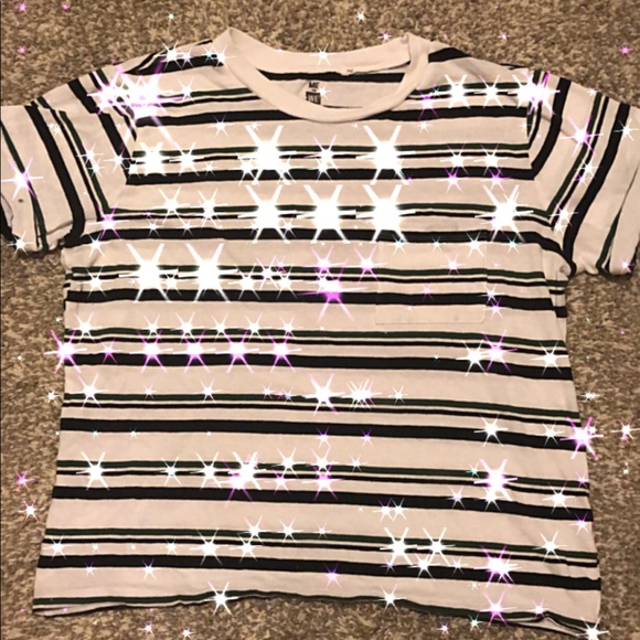 ✨black/green/white striped tee✨ - Picture 1 of 4